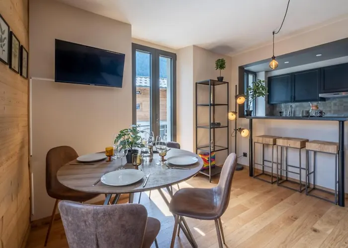 Newly Renovated With Mont Blanc View Apartament *