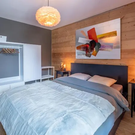 Overlooking Mont Blanc With Parking Apartament *